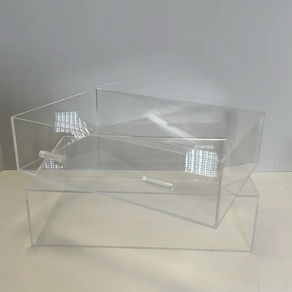 N/A lucite design