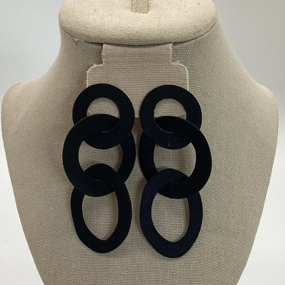 189. Black Matte Triple Dangling Hoop Earrings GUC