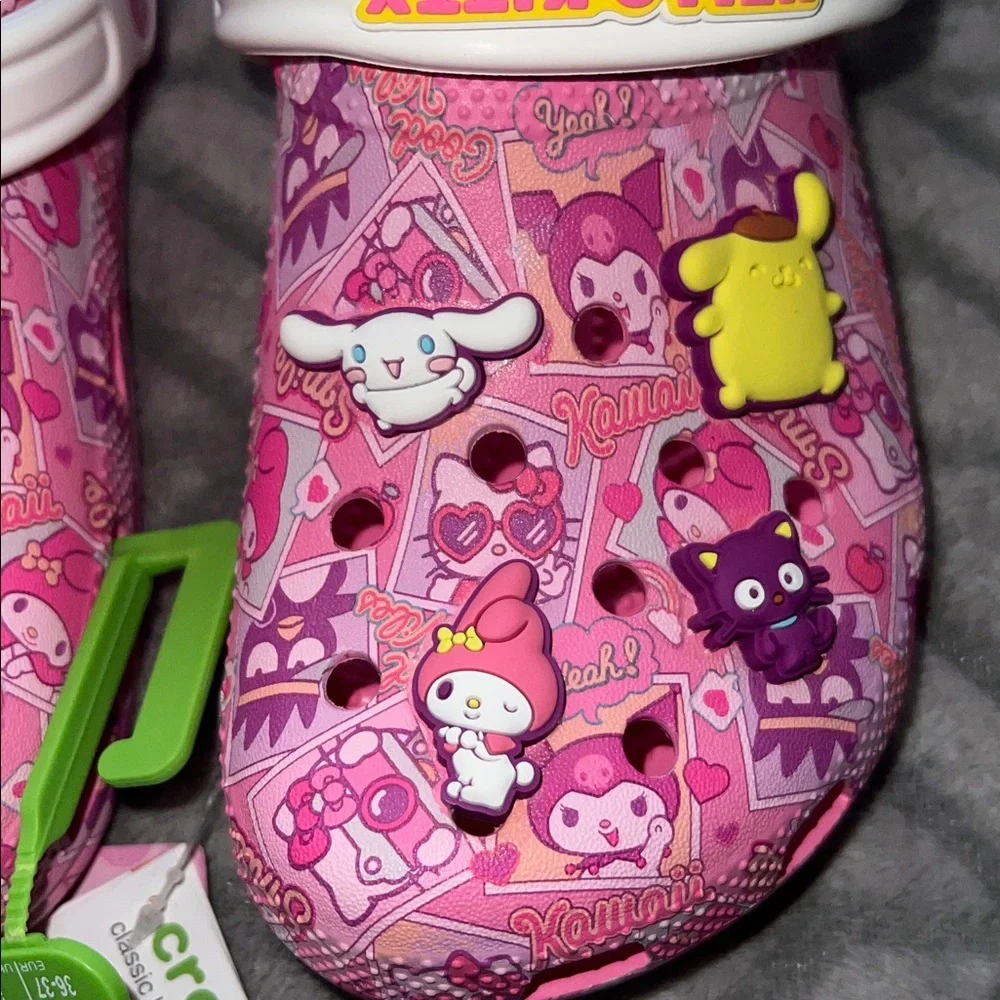 Hello Kitty and Friends x Crocs Big Kids Classic Clog in Size J4 Brand New
