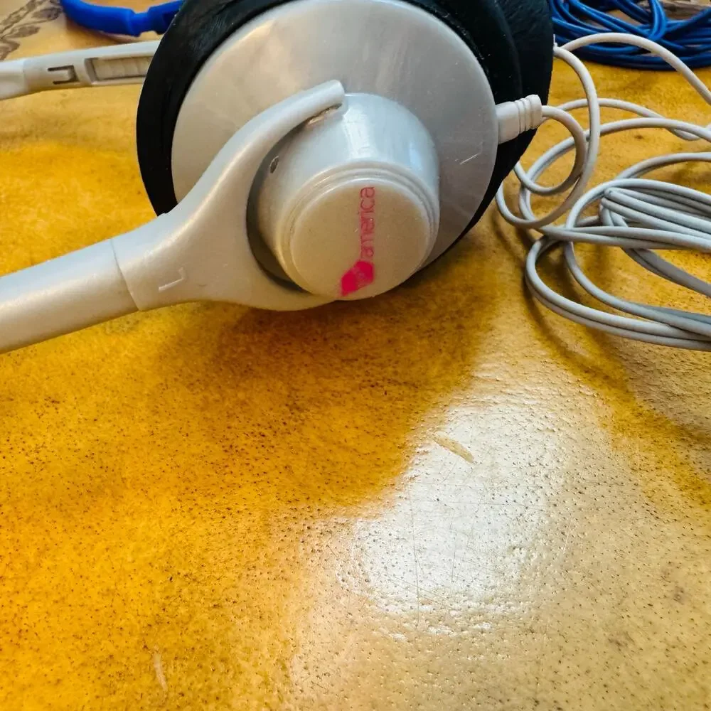 virgin america set headphones