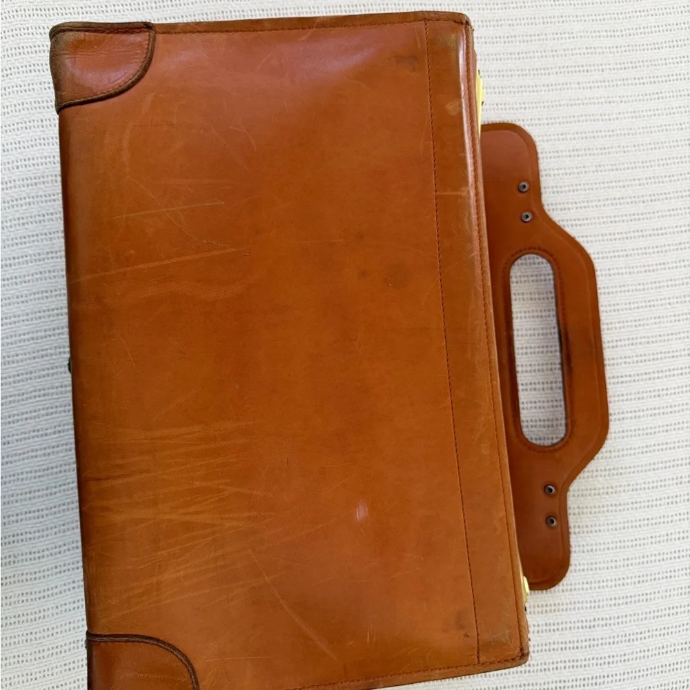 Pegasus briefcase smoke