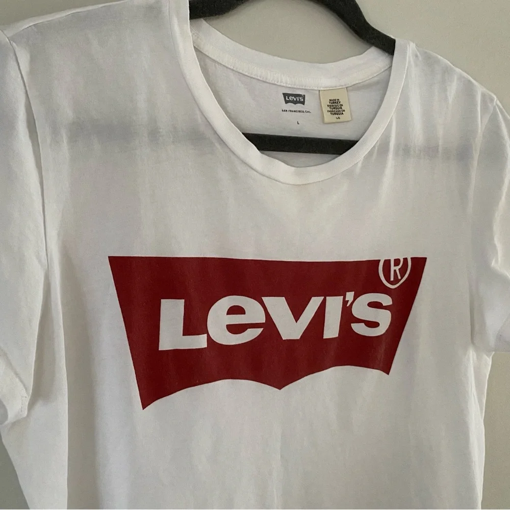 Levi’s Batwing‎ Perfect White Classic Casual 90s Cotton T-Shirt Large