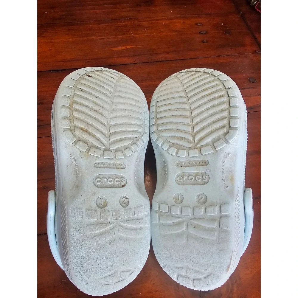 Crocs Classic Clogs Light Blue Junior Size‎ J2 Slip On Water Shoes Sandals