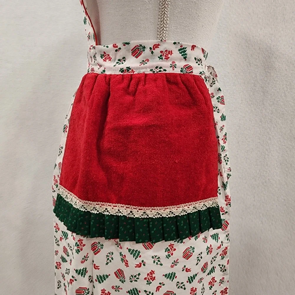 Vintage Christmas Apron Red White Green Holiday Print with Attached Hand Towel