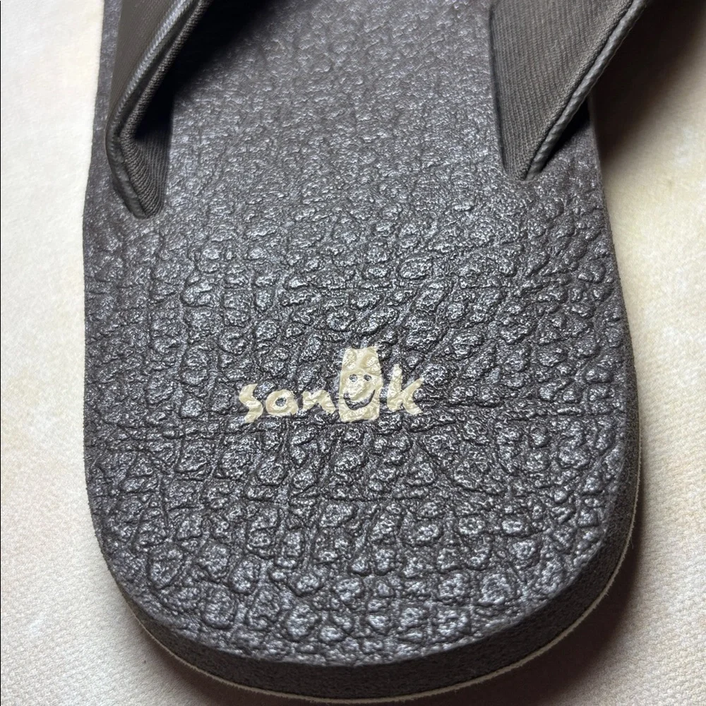 Sanuk Brown Flip Flops, Boys size 13, excellent condition