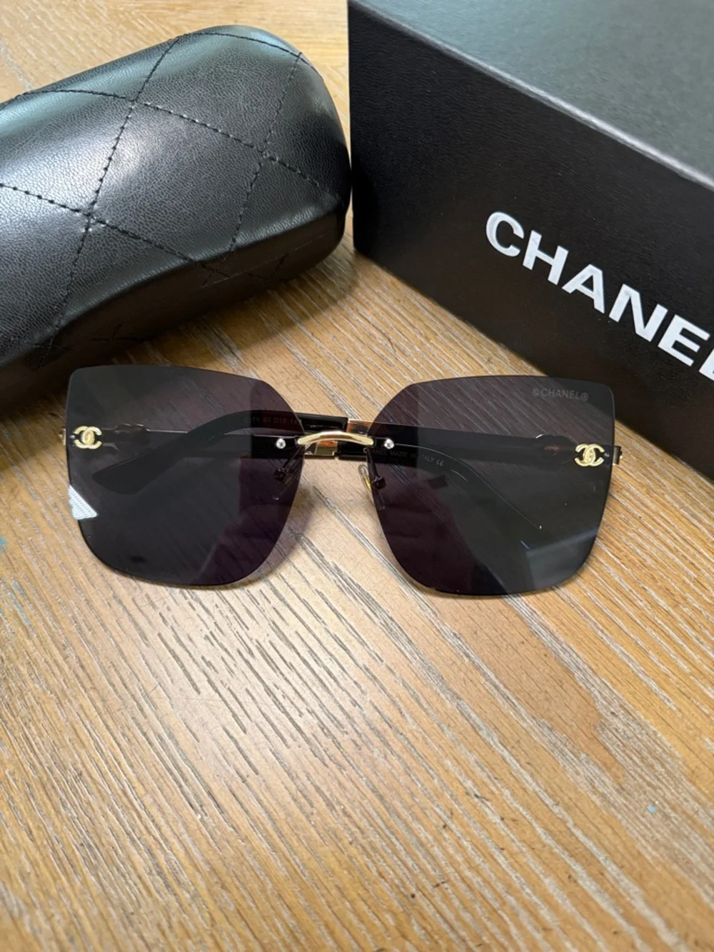 CHANEL stylish rimless