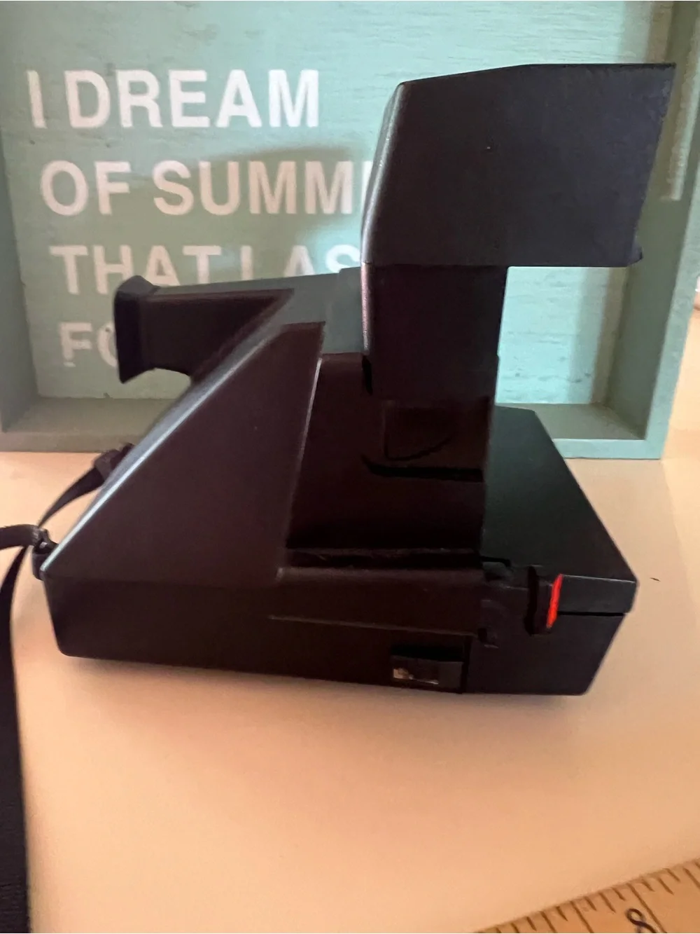 Polaroid 600 Land Camera model 640 fixed focus built in flash Black & Red Accent
