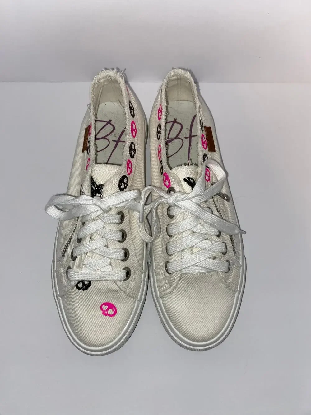 Blowfish Malibu Marley White Canvas Skull Print Sneakers Women’s Size 8.5