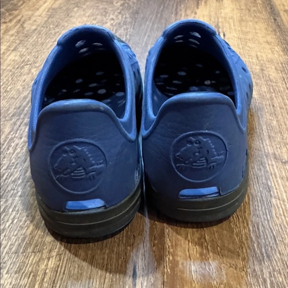 CROCS used good