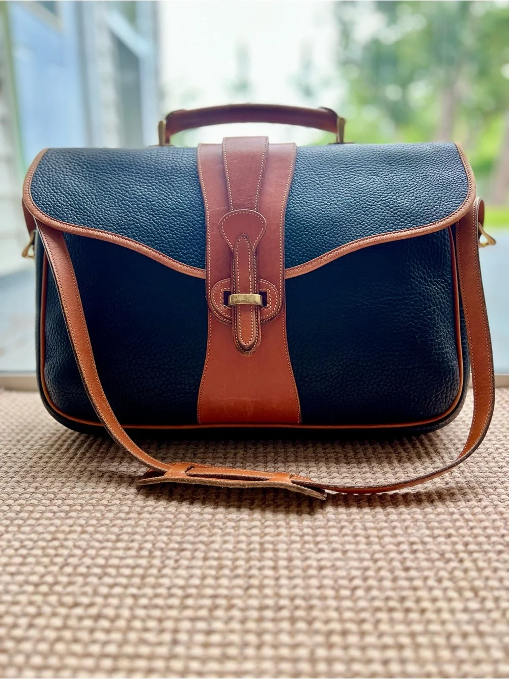🦆 Vintage Dooney & Bourke AWL Black British Tan Messenger Briefcase USA