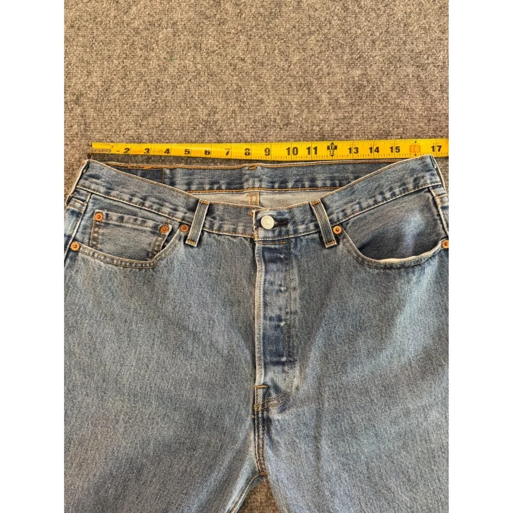 Levi 501 Original Fit Mens Jeans 34x32 Medium Wash Blue Button Fly Straight Leg