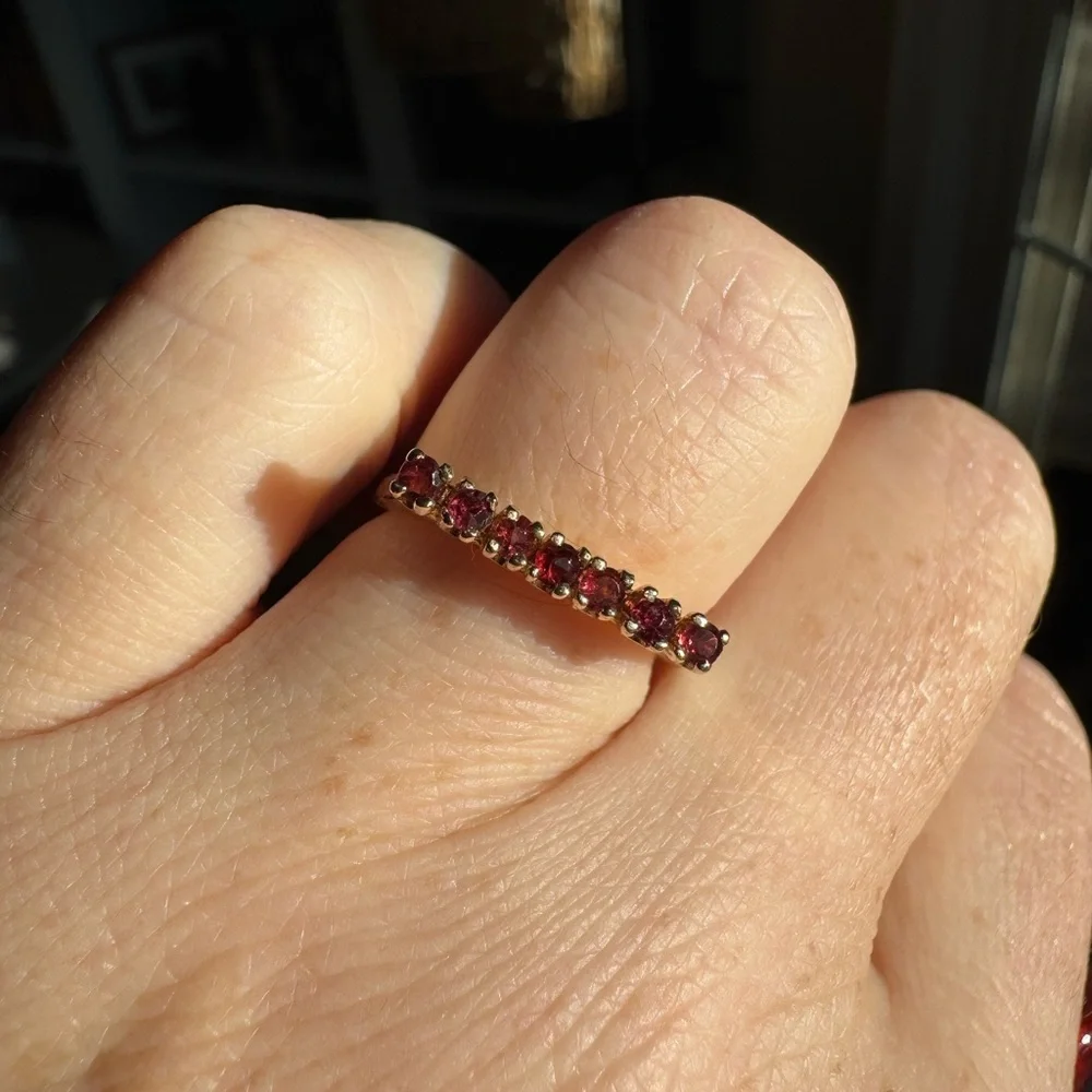 Vintage Garnet and 14k gold Ring