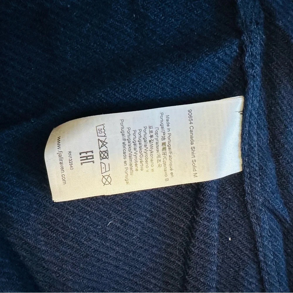 FJALLRAVEN CANADA SOLID SHIRT - NIGHT SKY Navy Blue Men’s Small Button Up NWT