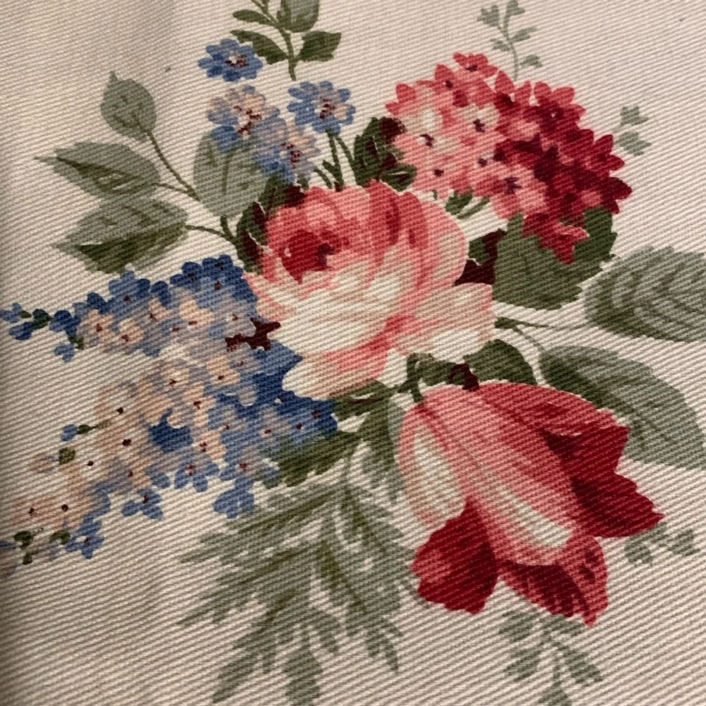 JZRose Boutique “Shabby Chic” Large Table Runner NWT