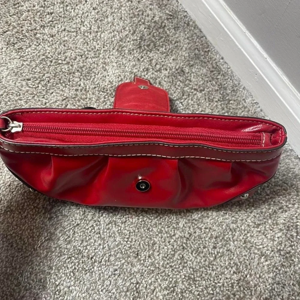 N/A red leather