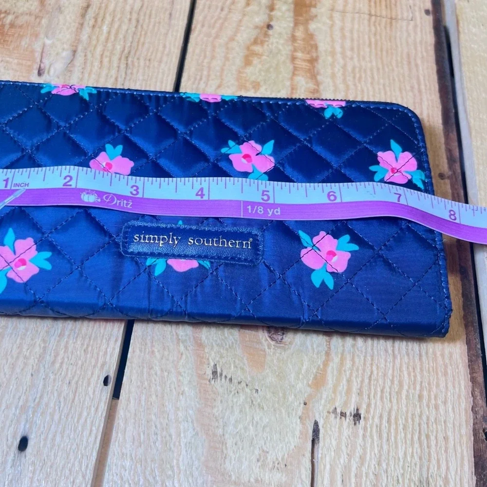 New Simply Southern‎ Wallet Wristlet Clutch Quilted Floral Rose Navy Blue Cash