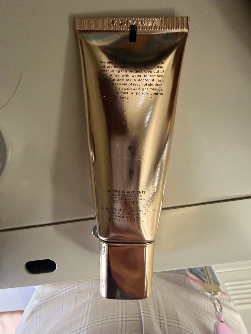 Hourglass illusion luminous glow foundation with SPF 30