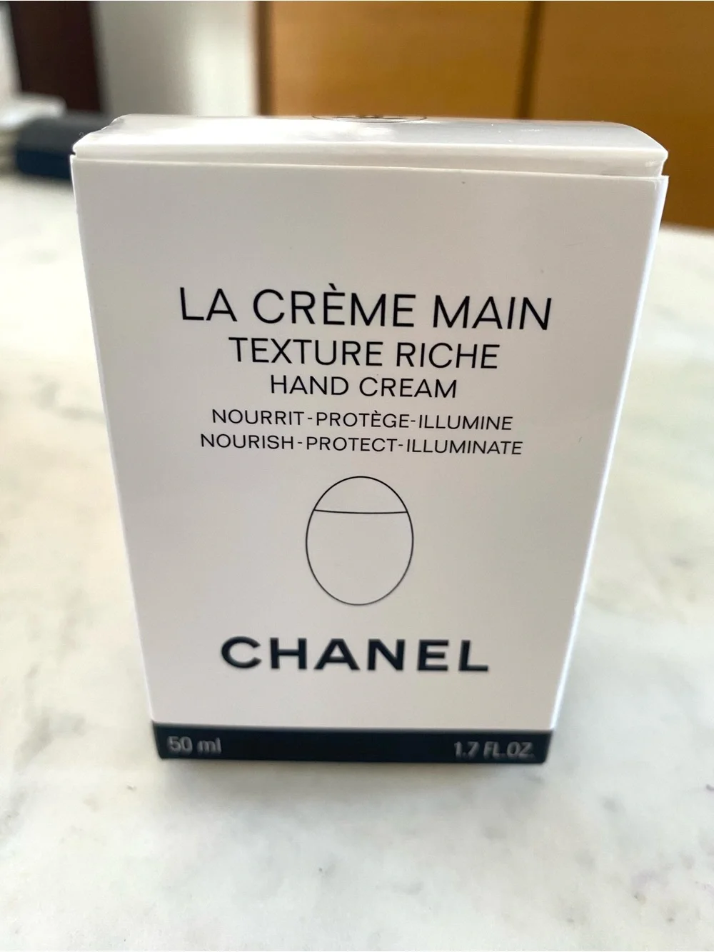 Chanel LA CRÈME MAIN - texture riche hand cream