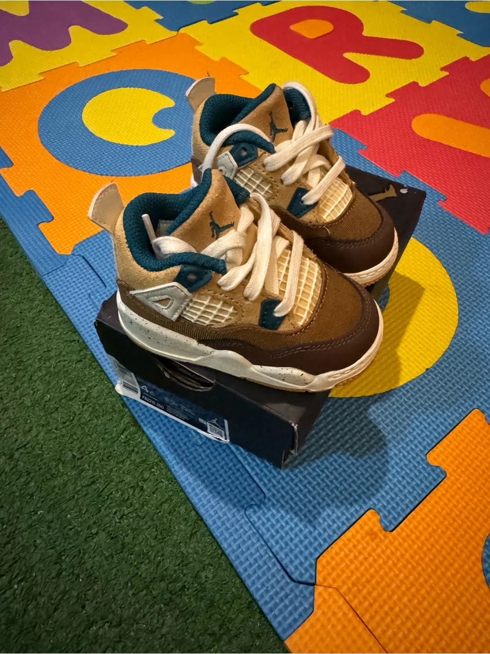 Jordan Kids Retro Sneakers in Brown, Tan and Teal Excellent Condition Size 4C