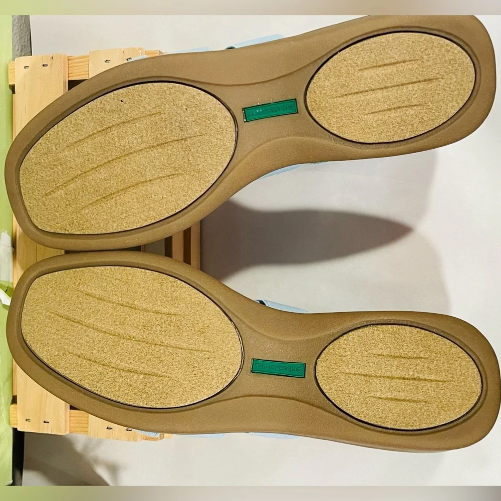Grasshoppers step into