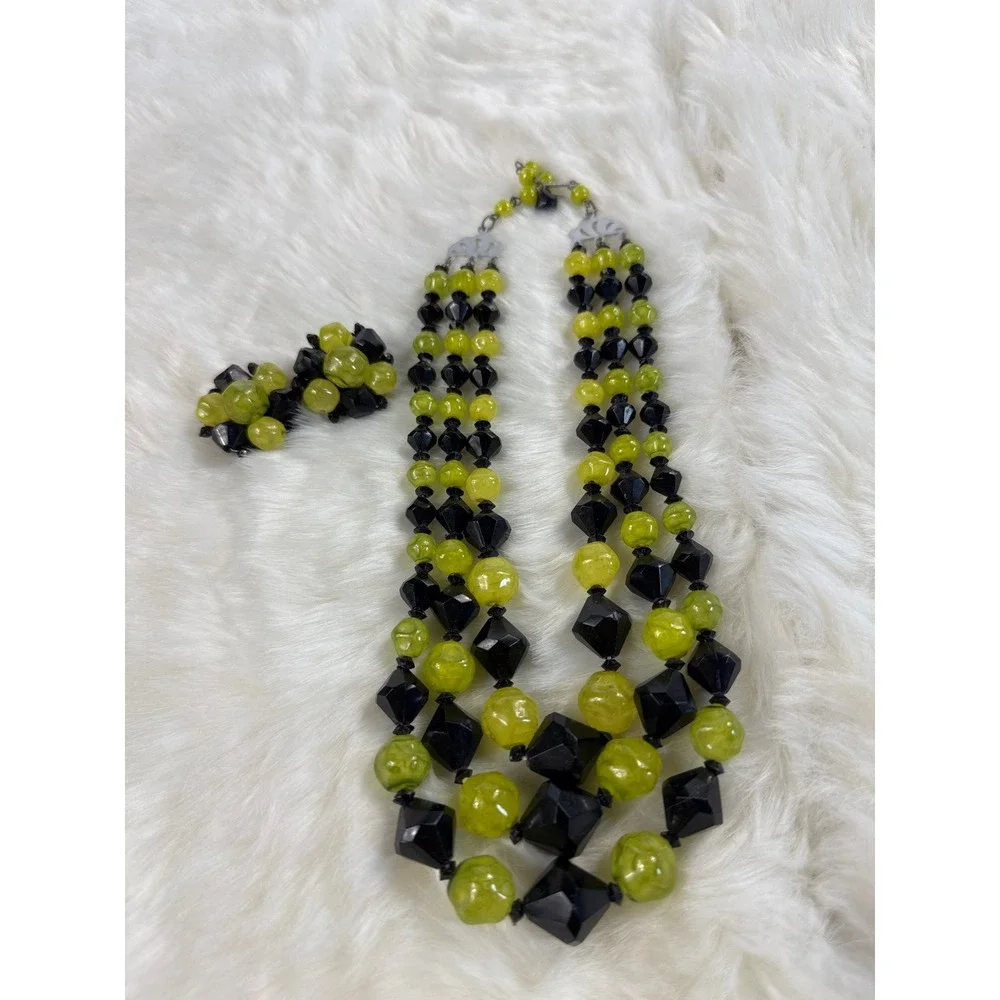 Vintage bold necklace century