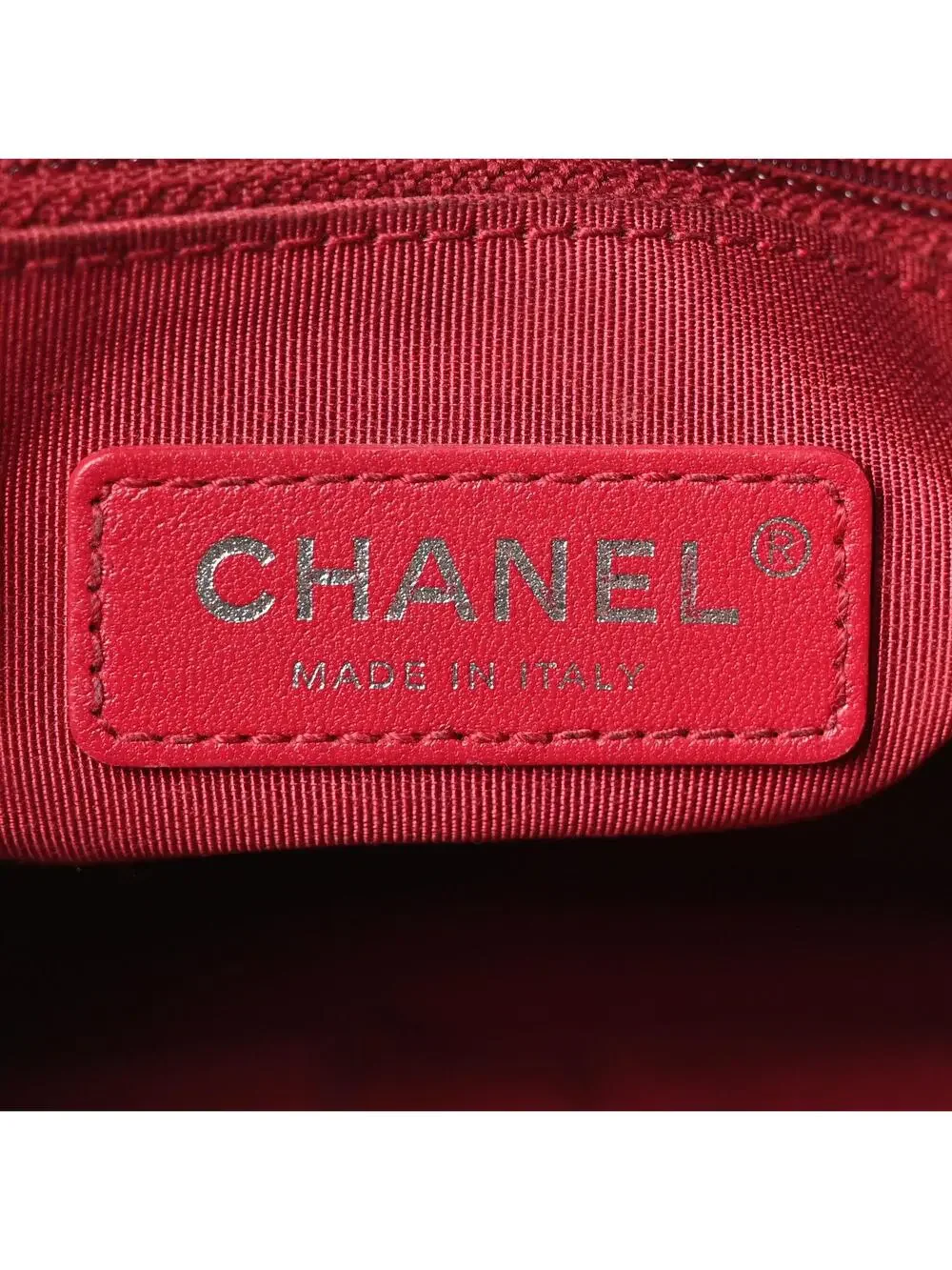 CHANEL indulge timeless