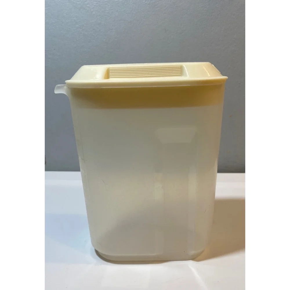 Rubbermaid vintage servin