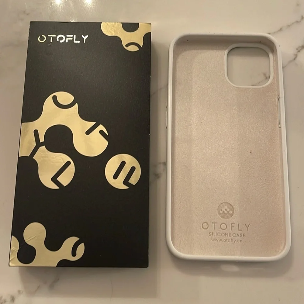 IPhone 13 white silicone case