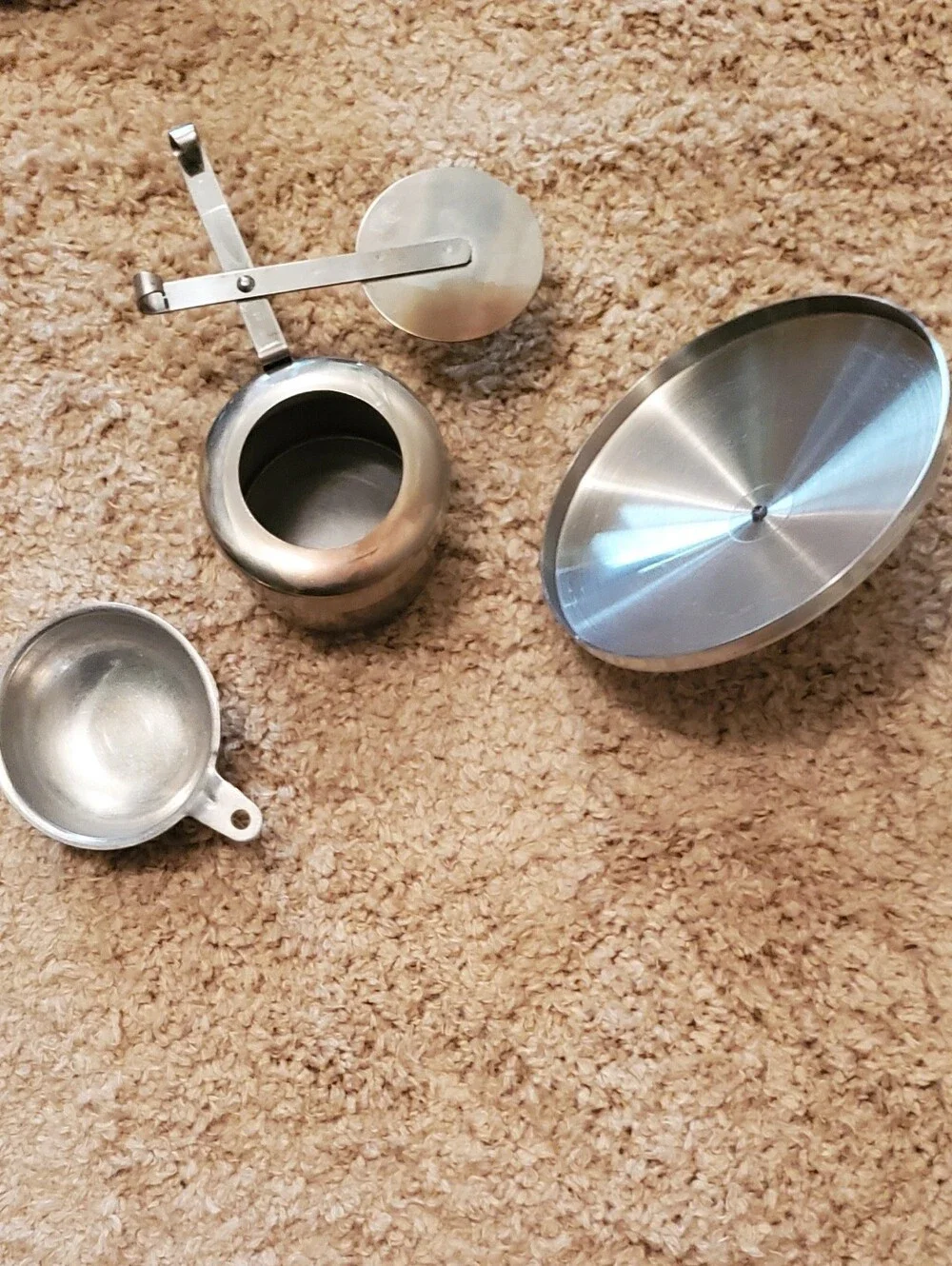 The Unbranded Brand polished stainless