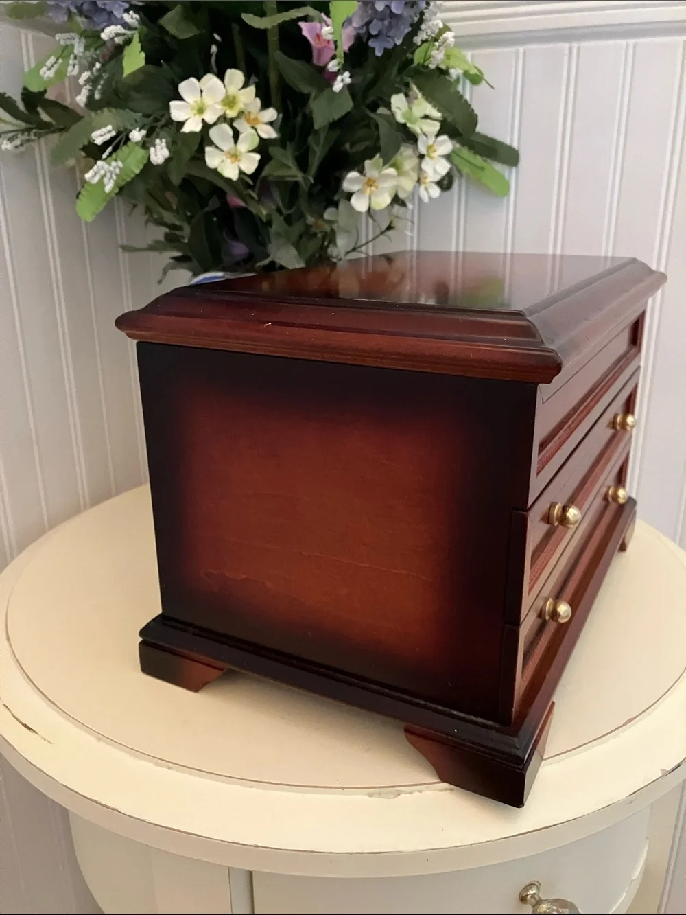 Beautiful Mahogany Jewelry Box With 2 Drawers & Top With Conpartments