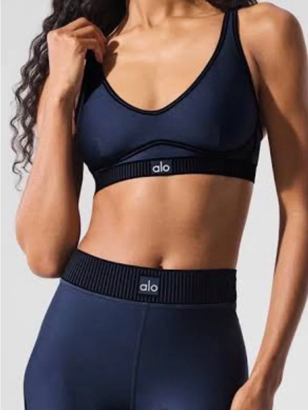 ALO Yoga soft streamlined