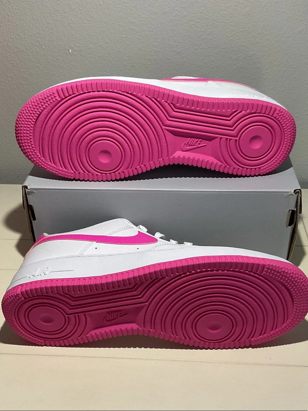 Nike Air Force 1 Men 7, Women 9, EUR 40