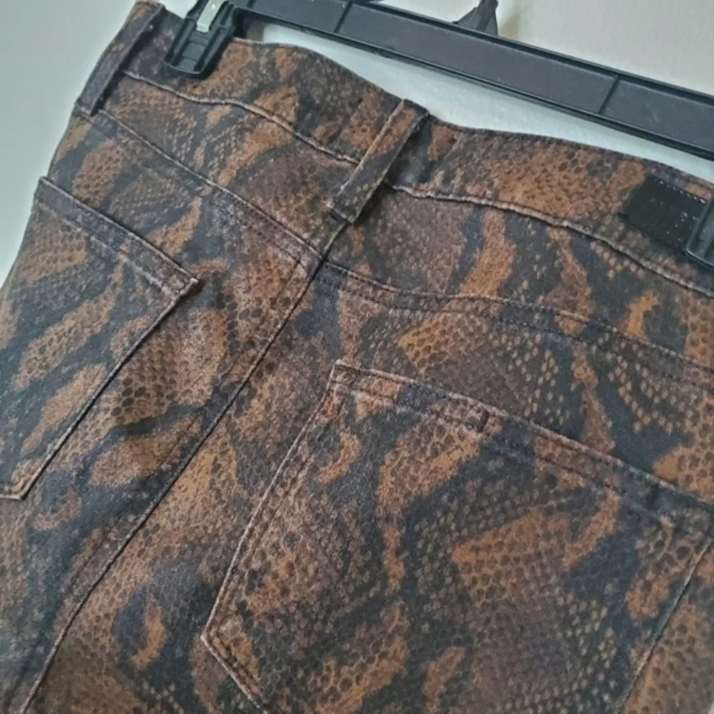 PAIGE excellent used