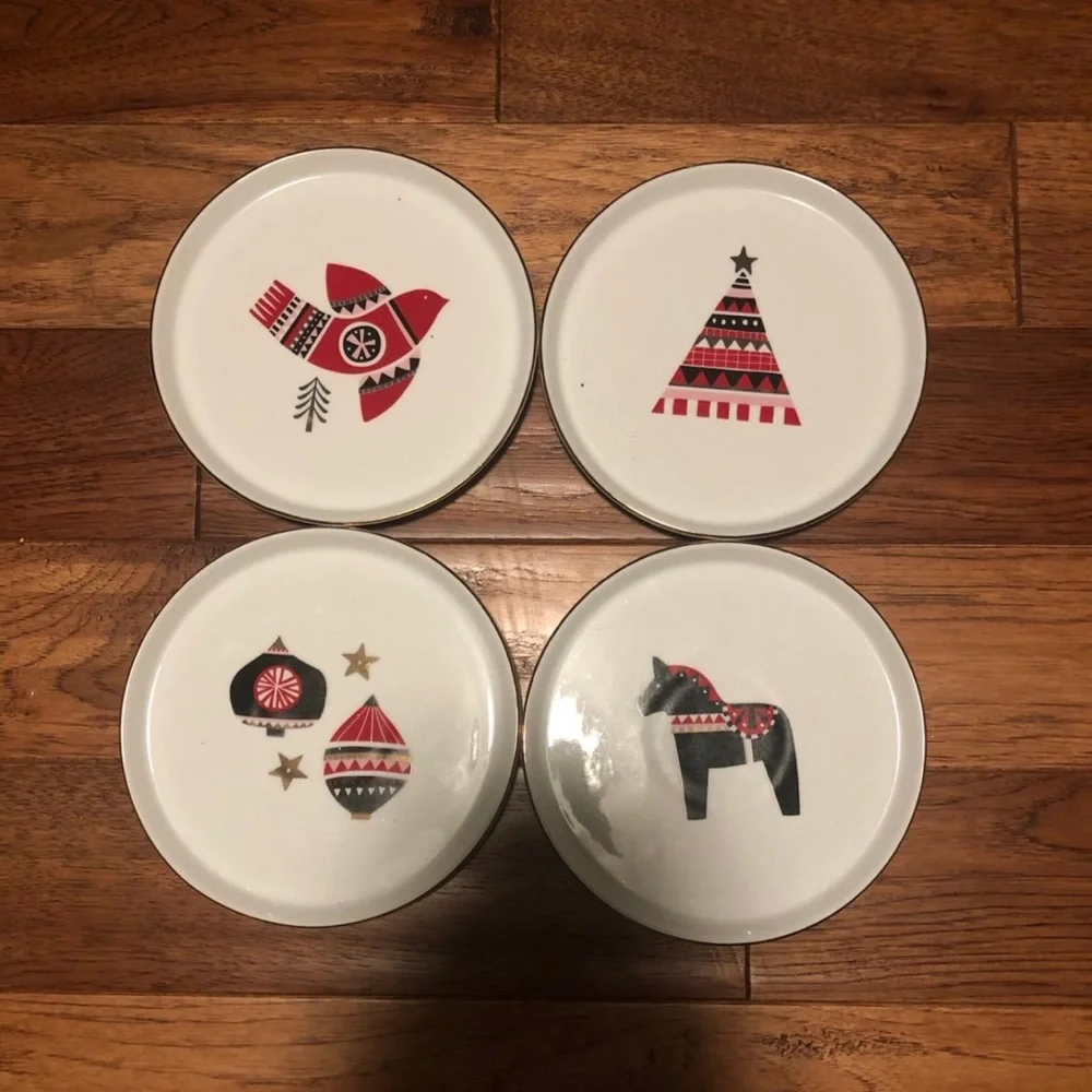 Set of Four Festive Holiday Ceramic Plate Set 🎄🧑🏼‍🎄