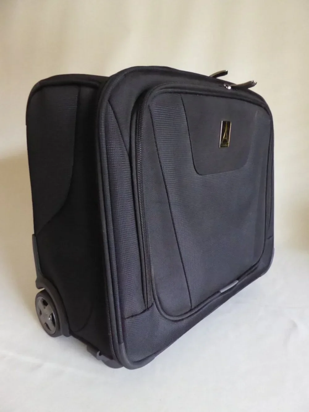 NEW TRAVELPRO MAX LITE 4 ROLLING TOTE TRAVEL CARRY ON BLACK SUITCASE