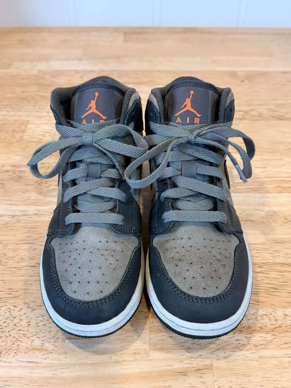 Air Jordan 1 Mid SE GS 'Night Stadium' Sneakers Kids Size 4Y