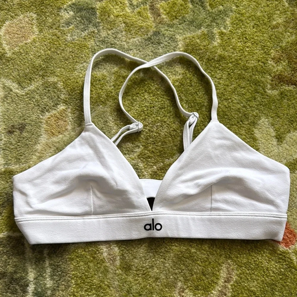 ALO Yoga minimal triangle