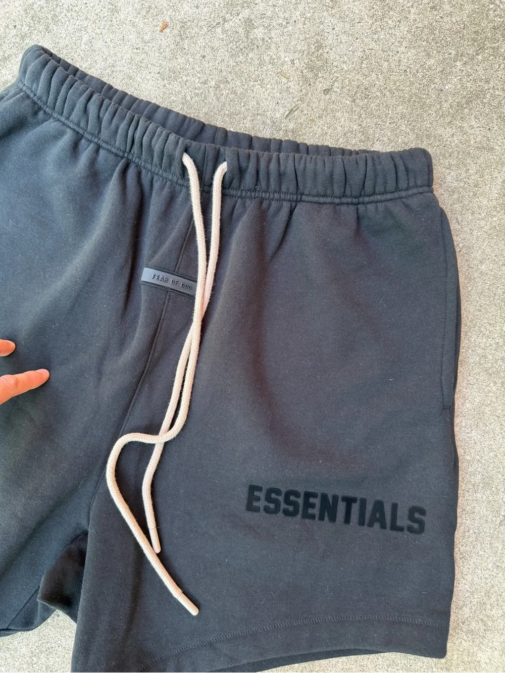 Essentials men’s black