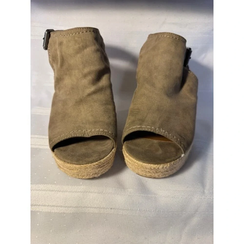 Universal Thread Tan Peep Toe Espadrille Wedge Sandals Size‎ 7