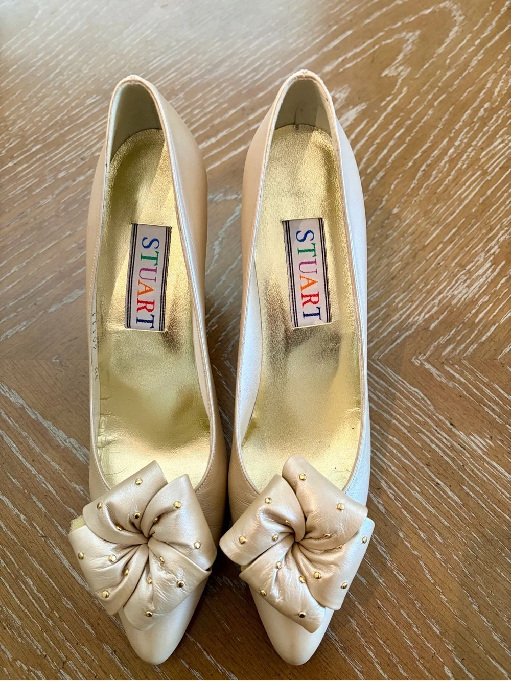 Stuart Weitzman elegant pointed