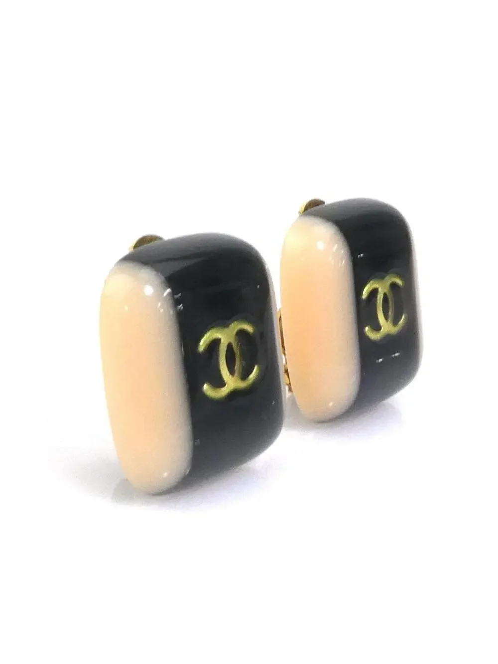 CHANEL elevate your