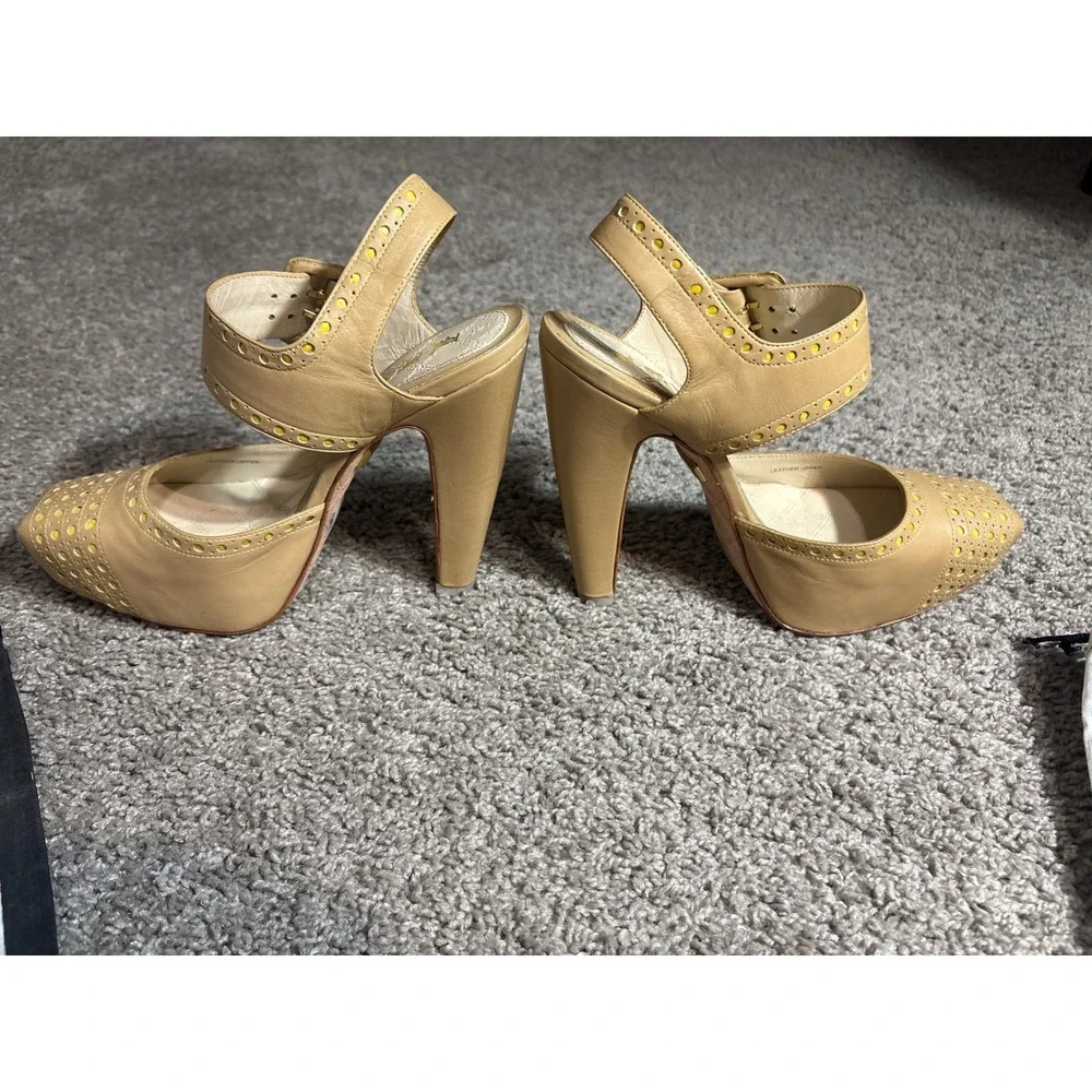 LAMB Gwen Stefani Tan Beige Yellow Perforated Platform Mary Jane Heels Pumps 6.5