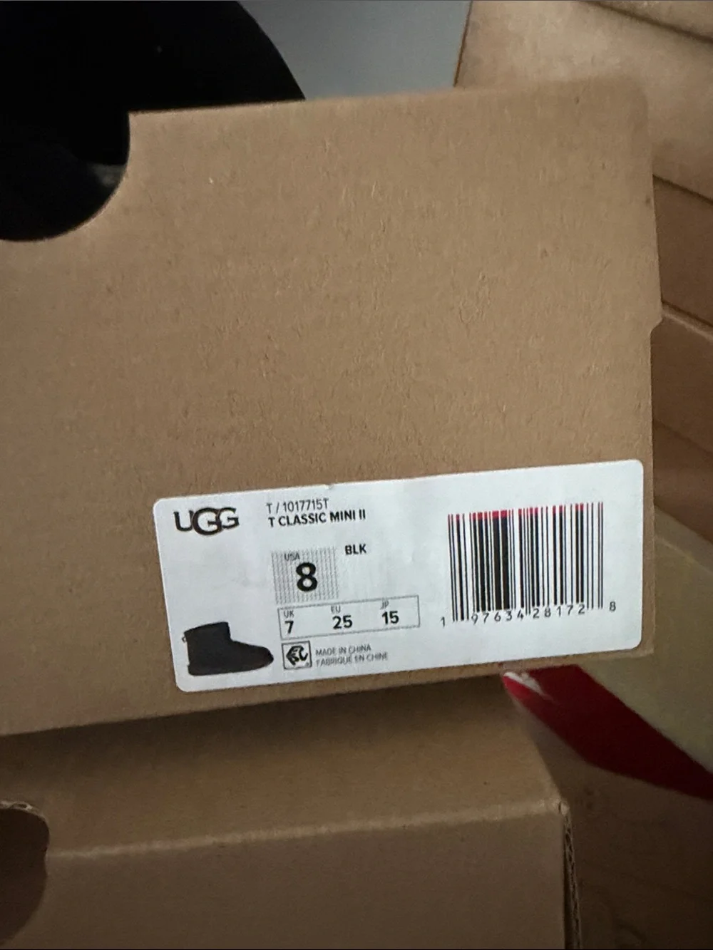 UGG box label