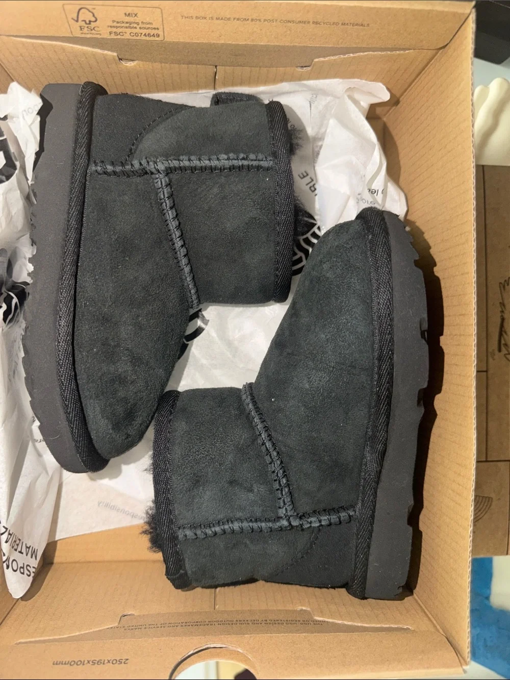 UGG box label