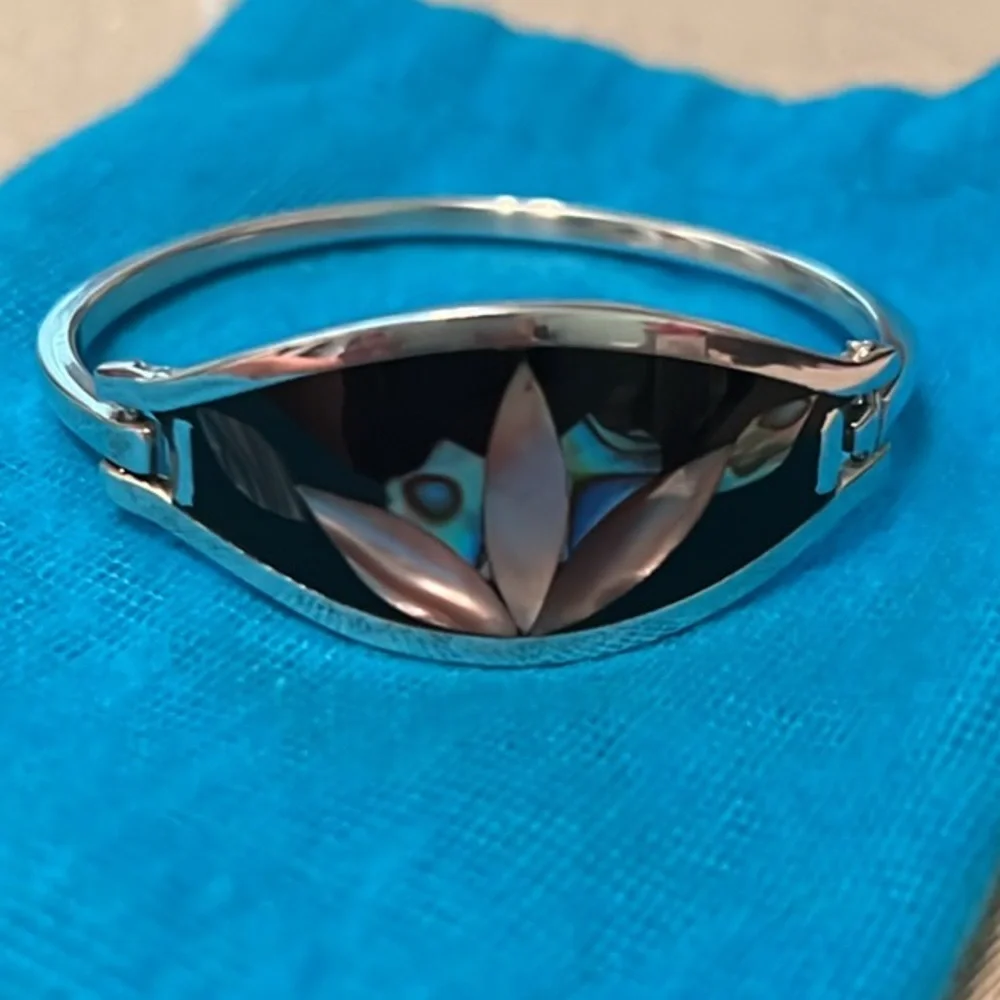 NWOT Alpaca Mexico Silver Abalone Inlay Hinge Children’s Bracelet