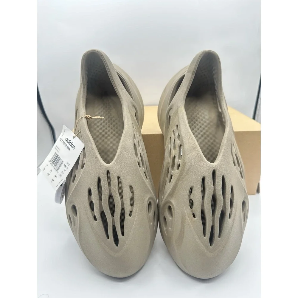 adidas Yeezy Foam Runner Stone Taupe Men's Size 10 ID4752