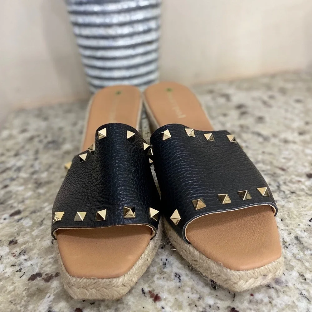 Maypol black pebbled