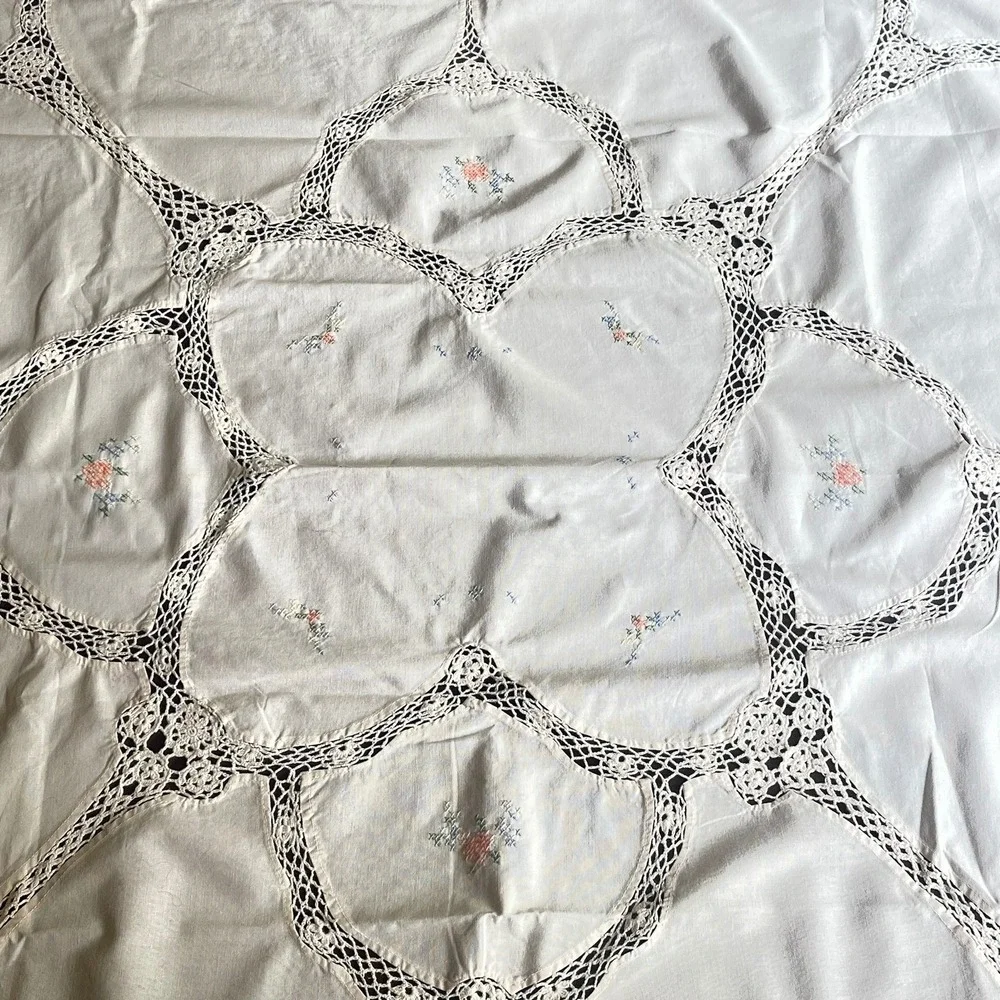 Vintage Square Tablecloth Cross Stitch Floral Crochet Lace Off White 39x42