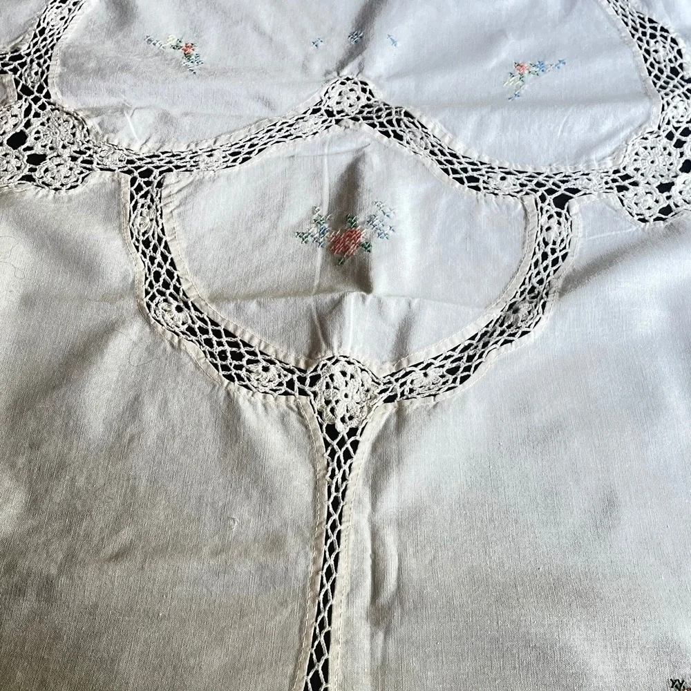 Vintage Square Tablecloth Cross Stitch Floral Crochet Lace Off White 39x42