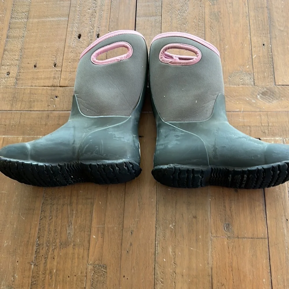 Bogs green gray
